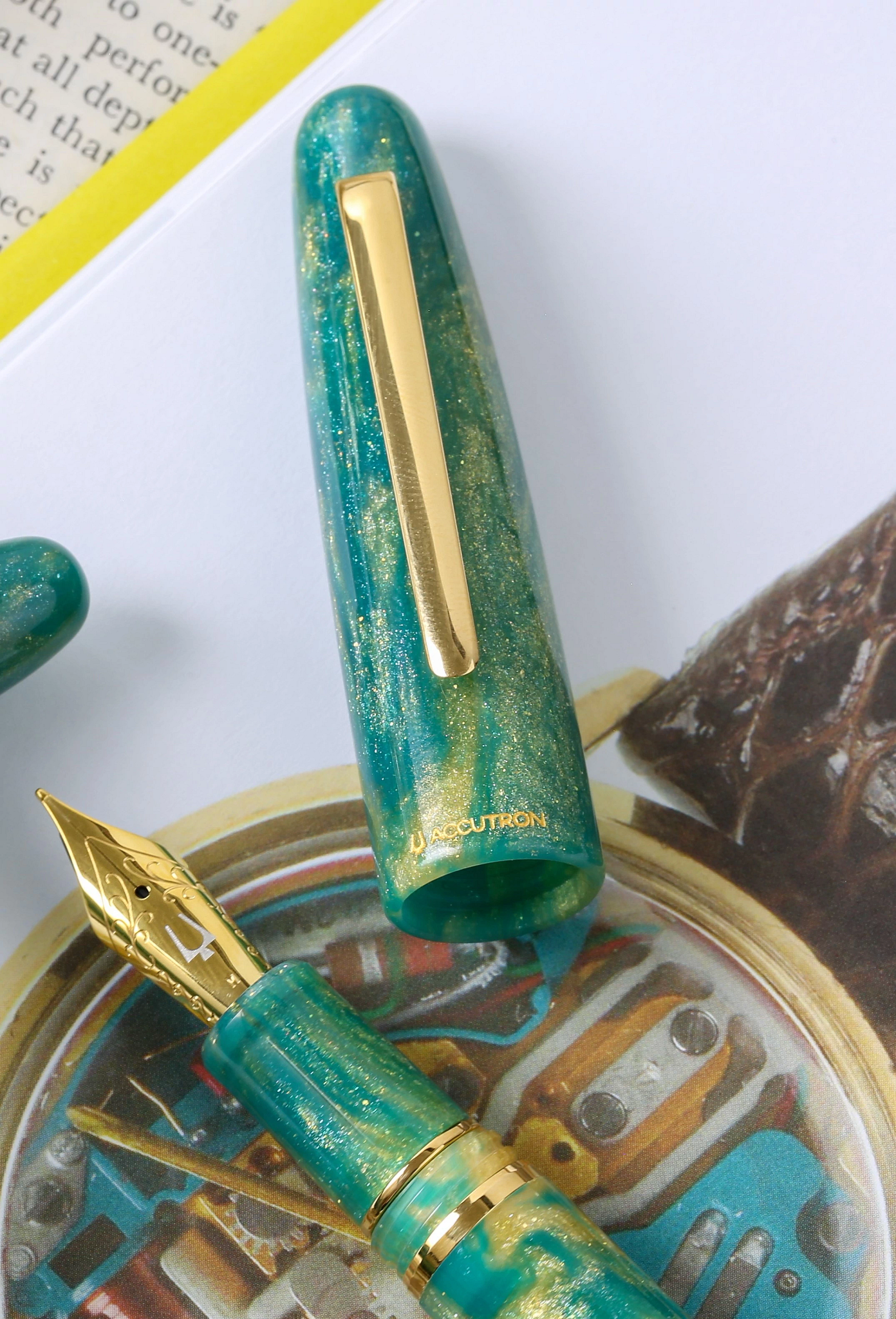 Stylo plume Esterbrook x Accutron avec plume en acier plaqu&eacute; or