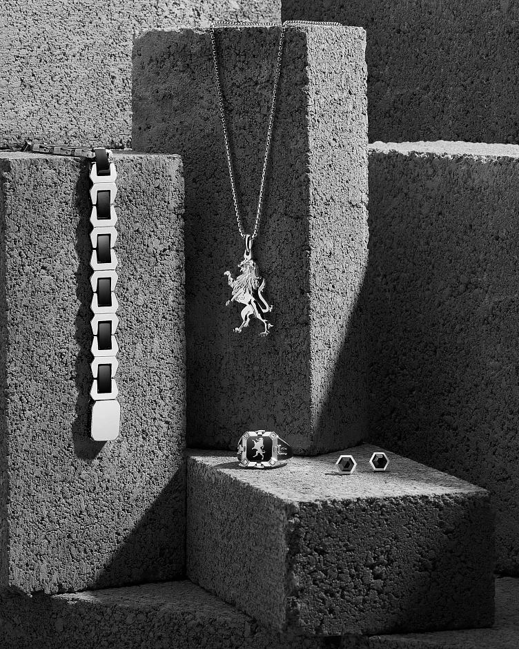 Crest of Bohemia Pendant image number 2