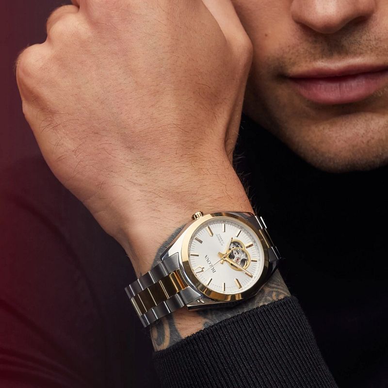 Silver-Tone Dial Stainless Steel Bracelet Surveyor 98A284 Silver-Tone Dial Stainless Steel Bracelet Surveyor 98A284