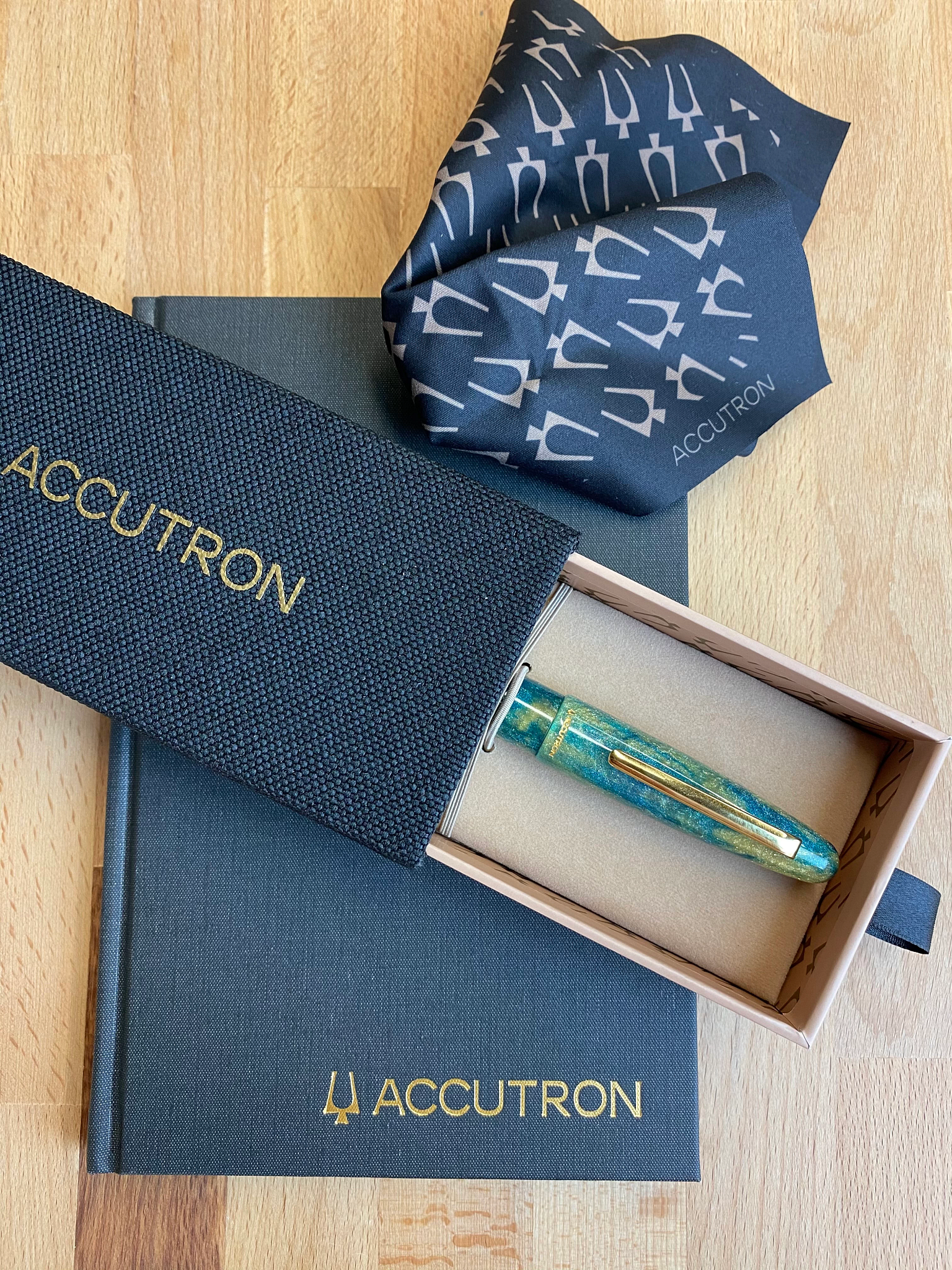 Esterbrook x Accutron - Fountain Pen With Gold Plated Steel Nib image number 2