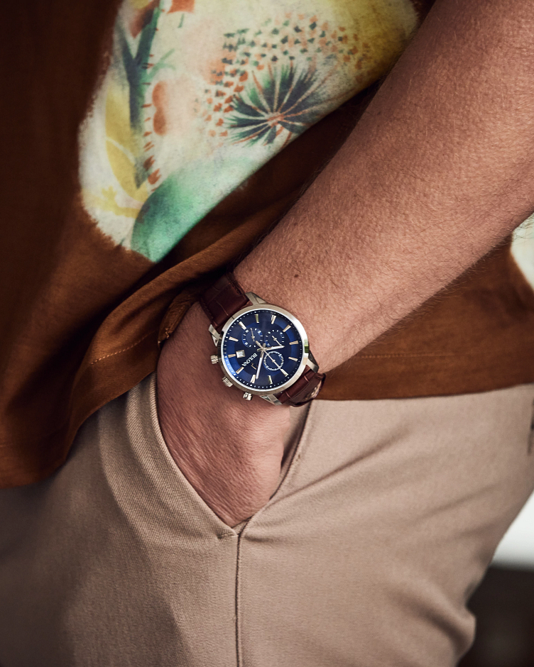 Sutton image number 4